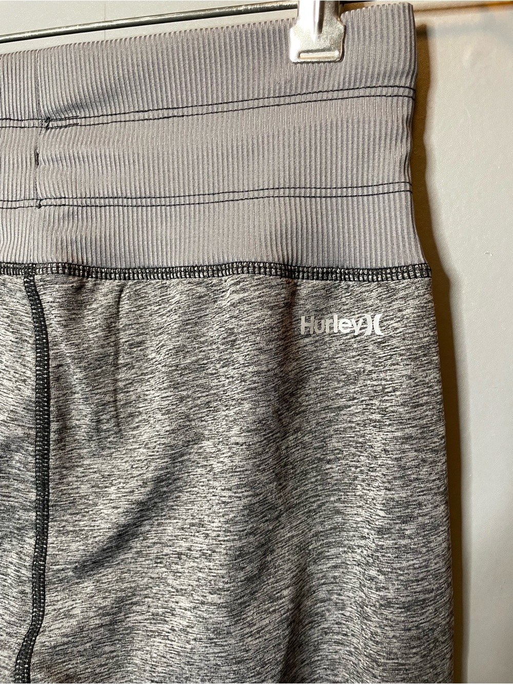 Hurley Women's Gray Knit Drawstring Active Leggings size small - Picture 7 of 12